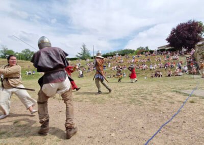 médiévales avec démonstration de combat de la guilde à la bénisson-dieu